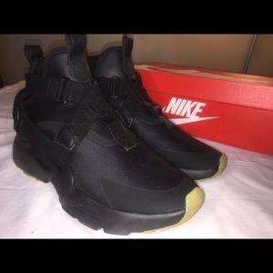 Nike Air Huarache City (Black)